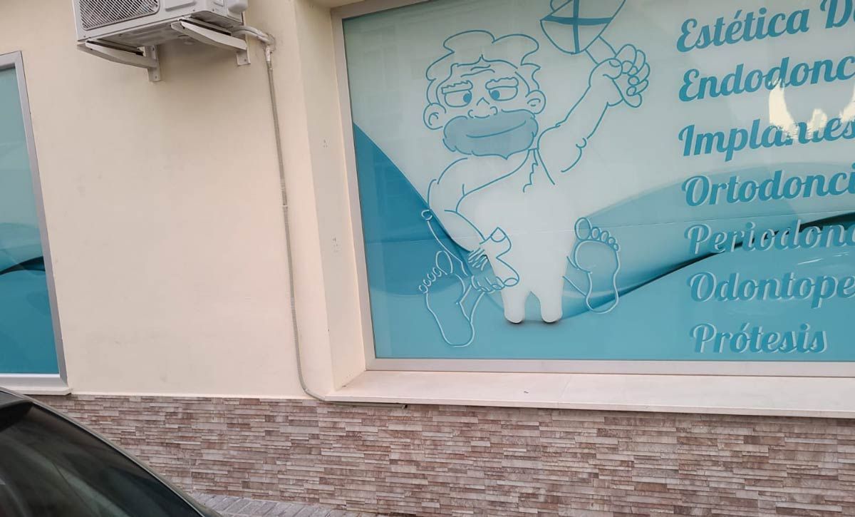Montaje de escaparate en vidrio de seguridad